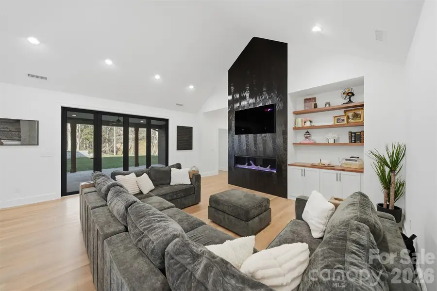 6054 Willowbottom Road, Hickory, NC 28602 - Image #3