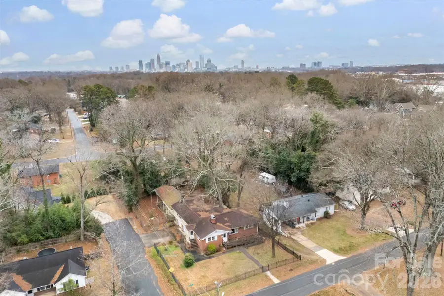 1001 Crestmere Street, Charlotte, NC 28208 - Image #2