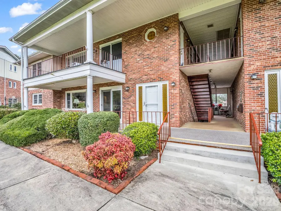 410 Golf View Condo Lane #2A, Hendersonville, NC 28739 - Image #2