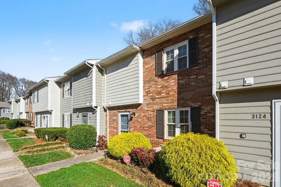 3126 Heathstead Place, Charlotte, NC 28210 - Image #2