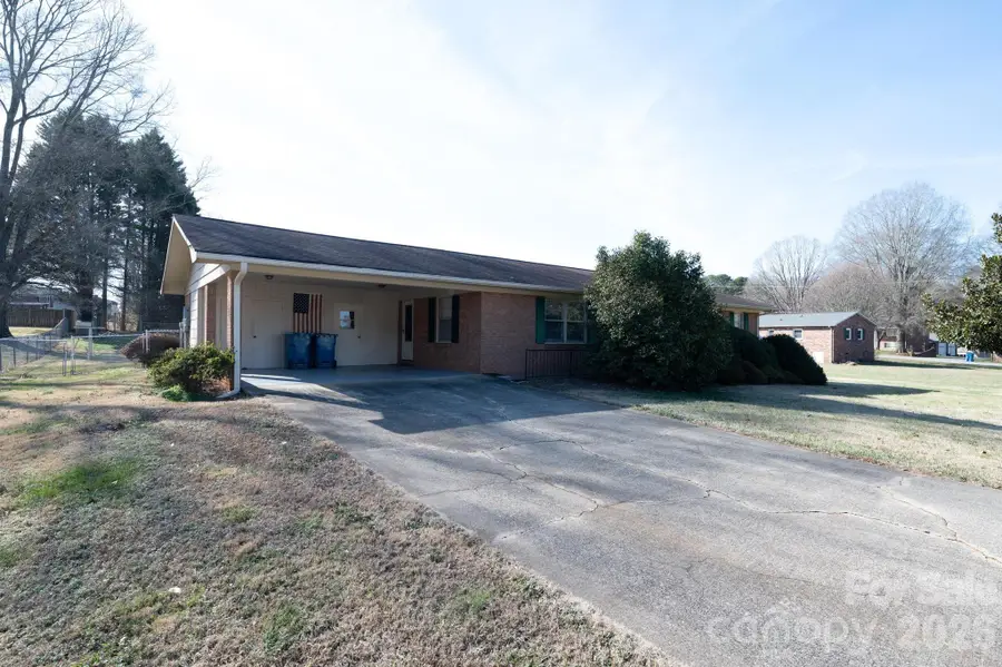 2347 Plainfield Drive, Conover, NC 28613 - Image #2