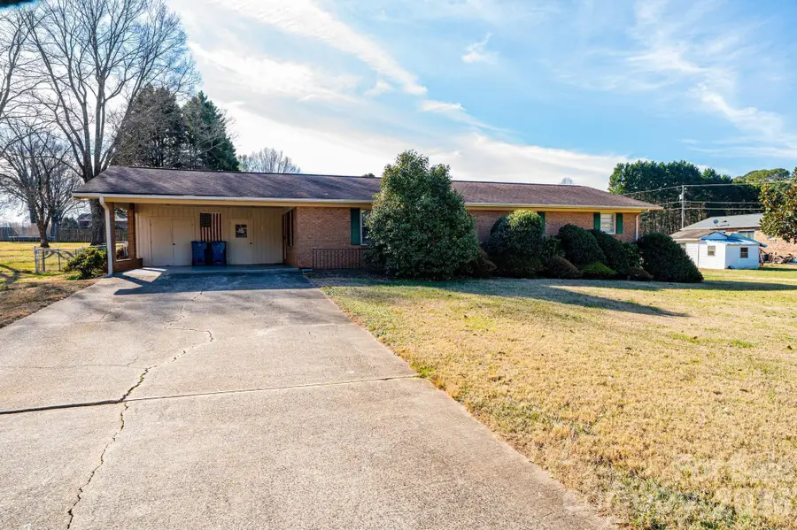 2347 Plainfield Drive, Conover, NC 28613 - Image #3