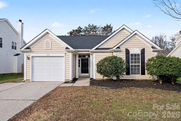 3923 E Cedar Hill Drive, Charlotte, NC 28273