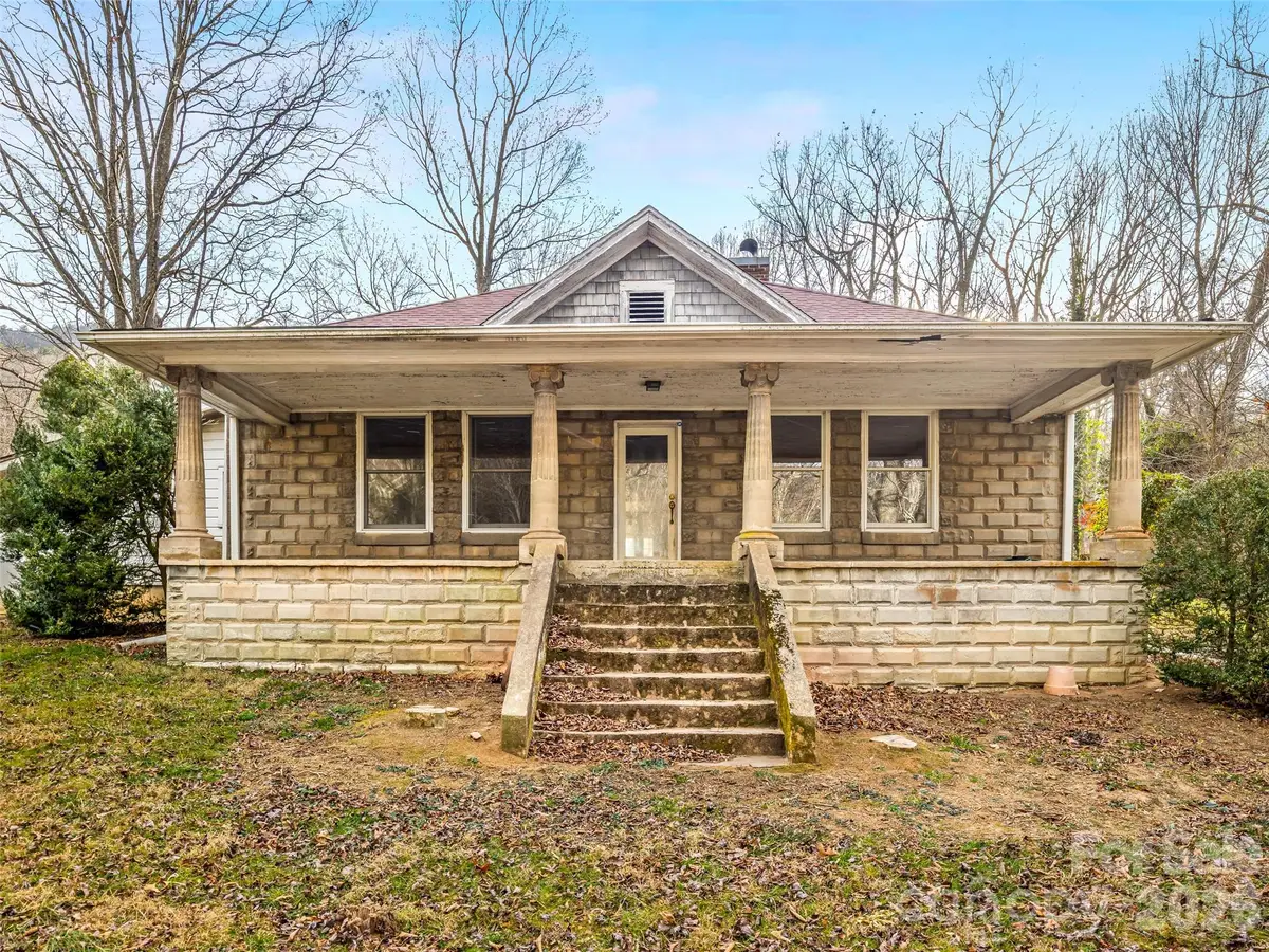 385 Chunns Cove Road, Asheville, NC 28805 - Image #1