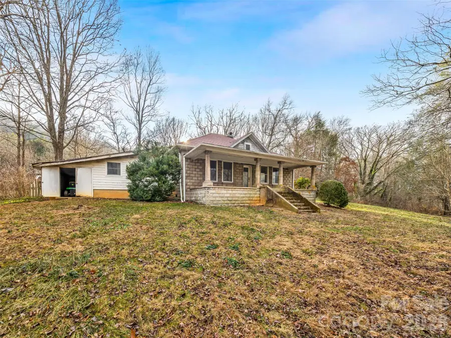 385 Chunns Cove Road, Asheville, NC 28805 - Image #2