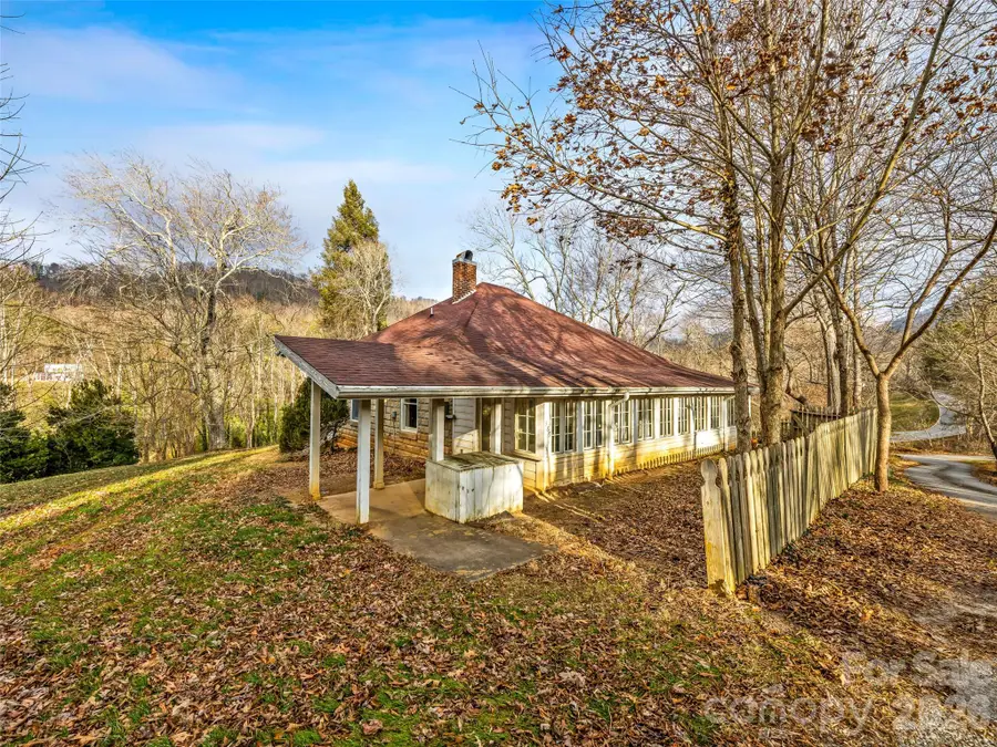 385 Chunns Cove Road, Asheville, NC 28805 - Image #3
