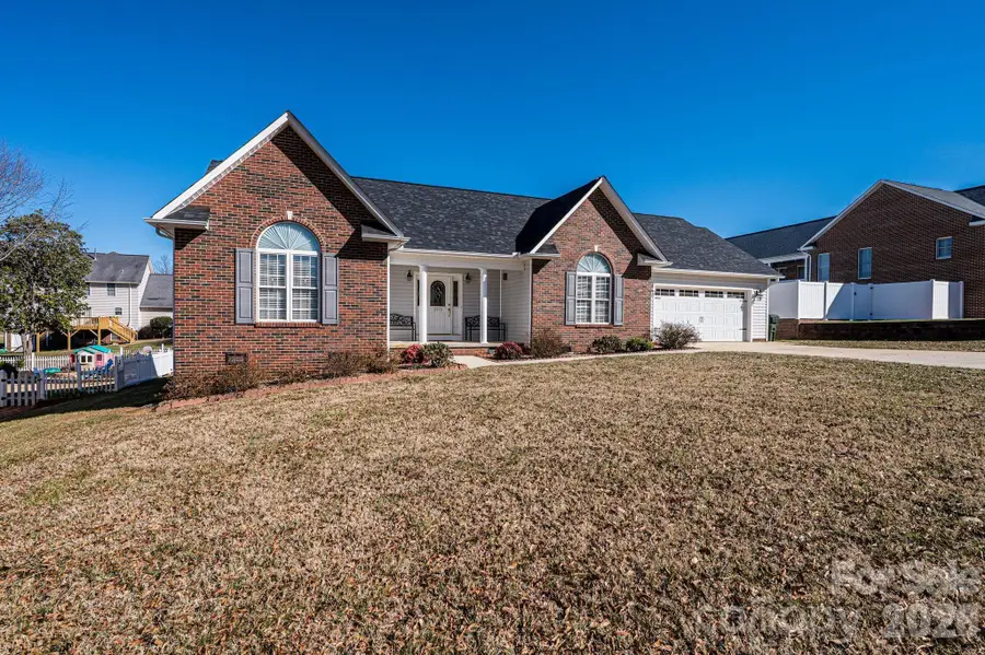 2576 Rolling Ridge Drive, Hickory, NC 28602 - Image #2