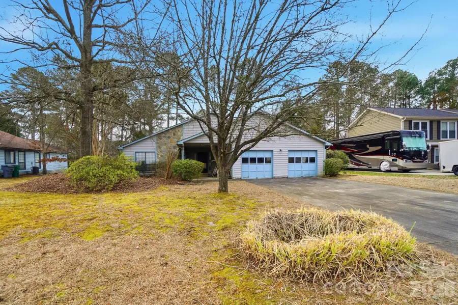 11209 Snapfinger Drive, Charlotte, NC 28277 - Image #2