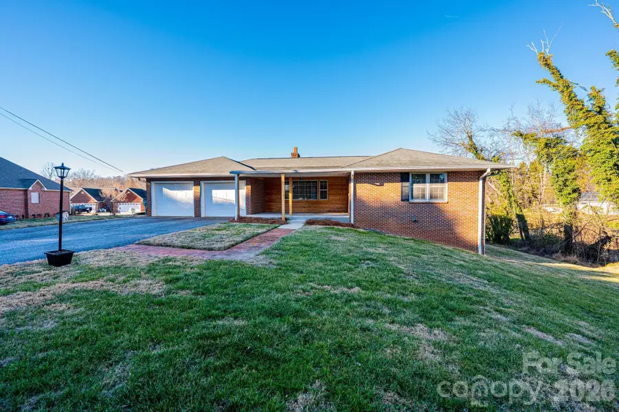 620 Diamondhead Drive Ne, Lenoir, NC 28645 - Image #3