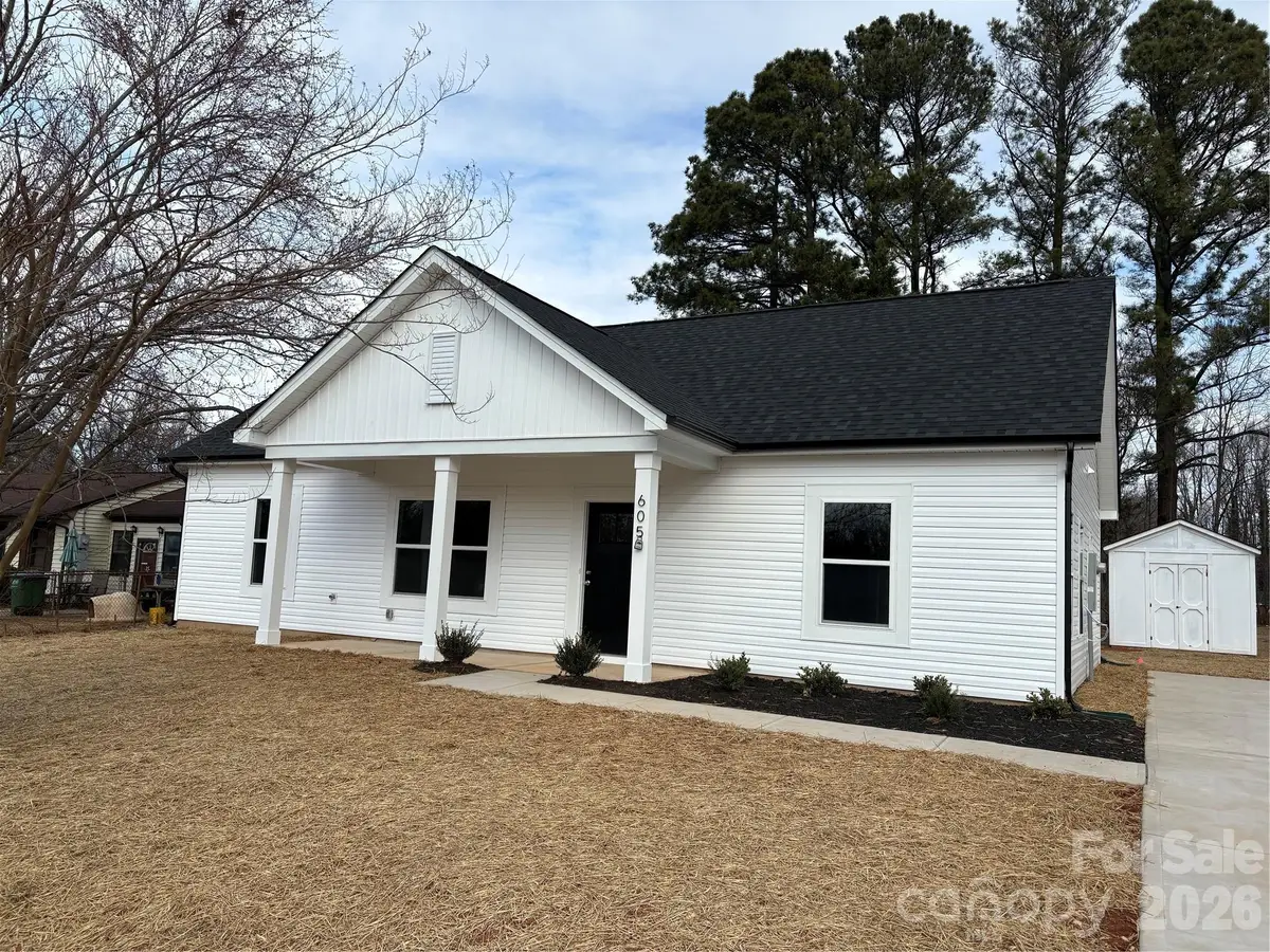 605 E Hartford Avenue, Bessemer City, NC 28016 - Image #1