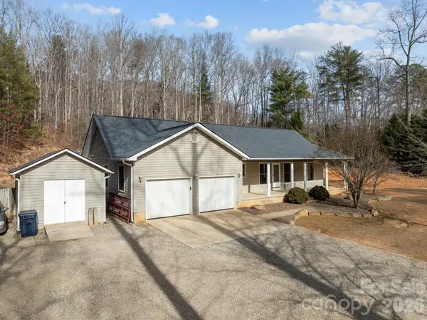 136 Little Cove Creek Drive, Saluda, NC 28773