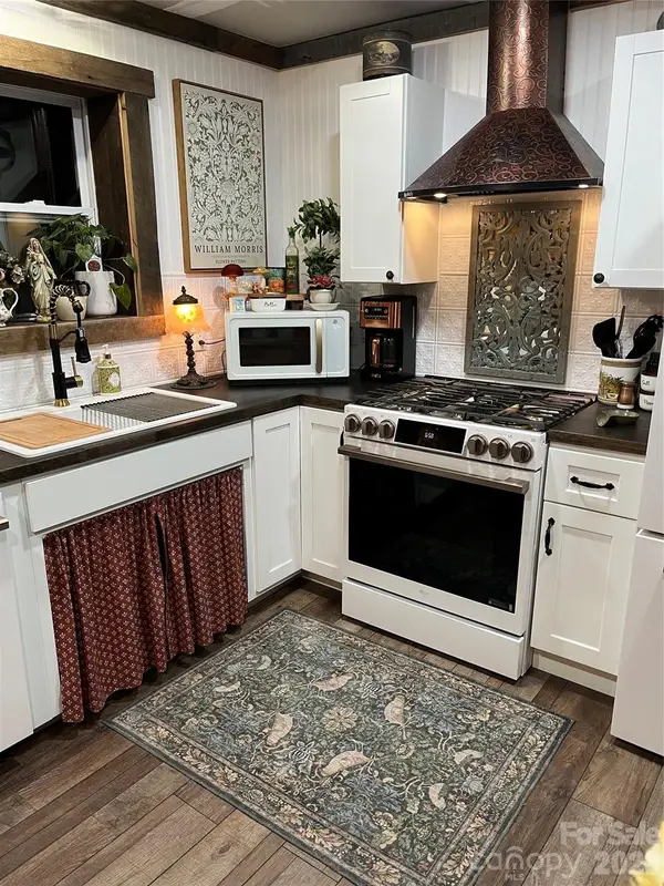 1029 Jacks Creek Road, Burnsville, NC 28714