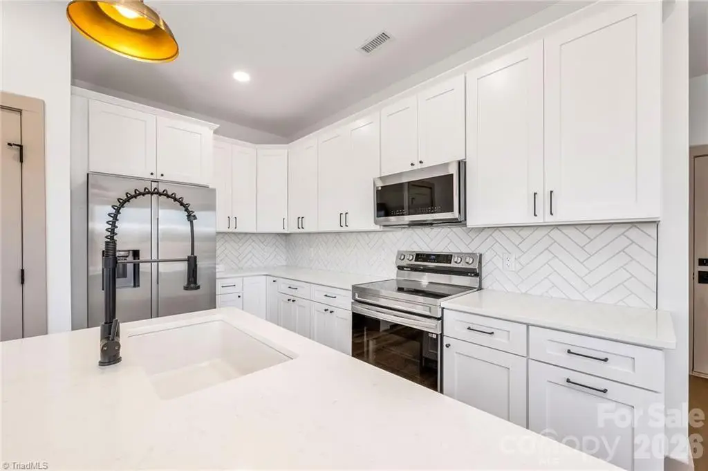 2111 24th Street Lane Se, Hickory, NC 28602 - Image #1