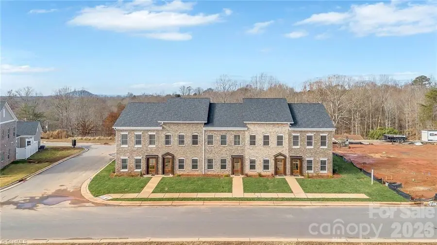 2111 24th Street Lane Se, Hickory, NC 28602 - Image #2