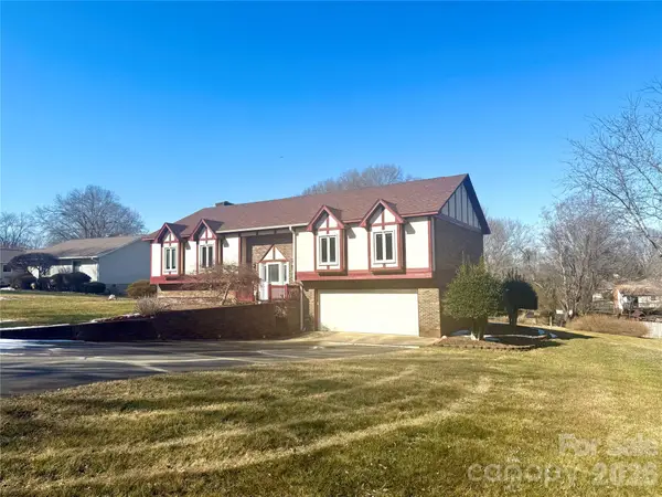 1015 36th Avenue Court Ne, Hickory, NC 28601