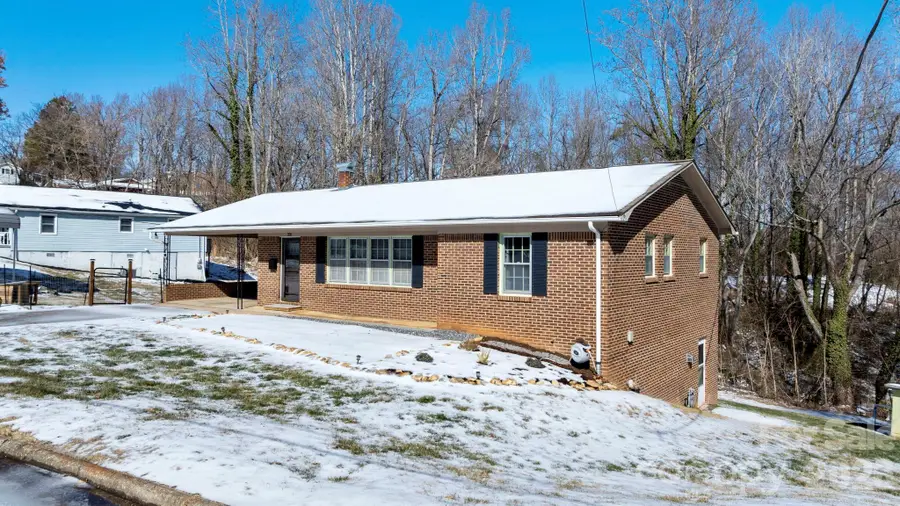 335 Eastview Place Nw, Lenoir, NC 28645 - Image #2