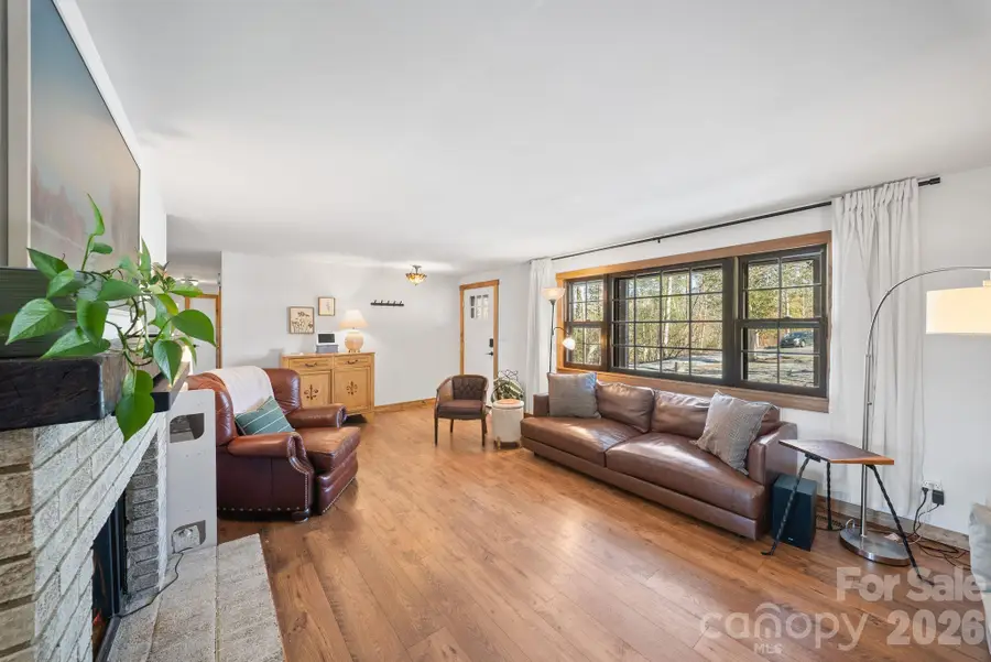 345 Kingswood Drive, Hendersonville, NC 28792 - Image #3