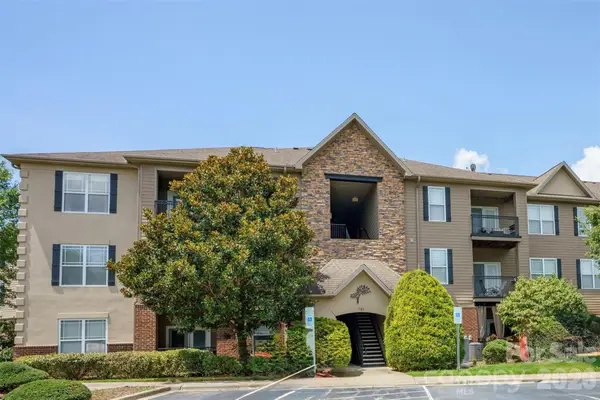 181 Brickton Village Circle #301, Fletcher, NC 28732