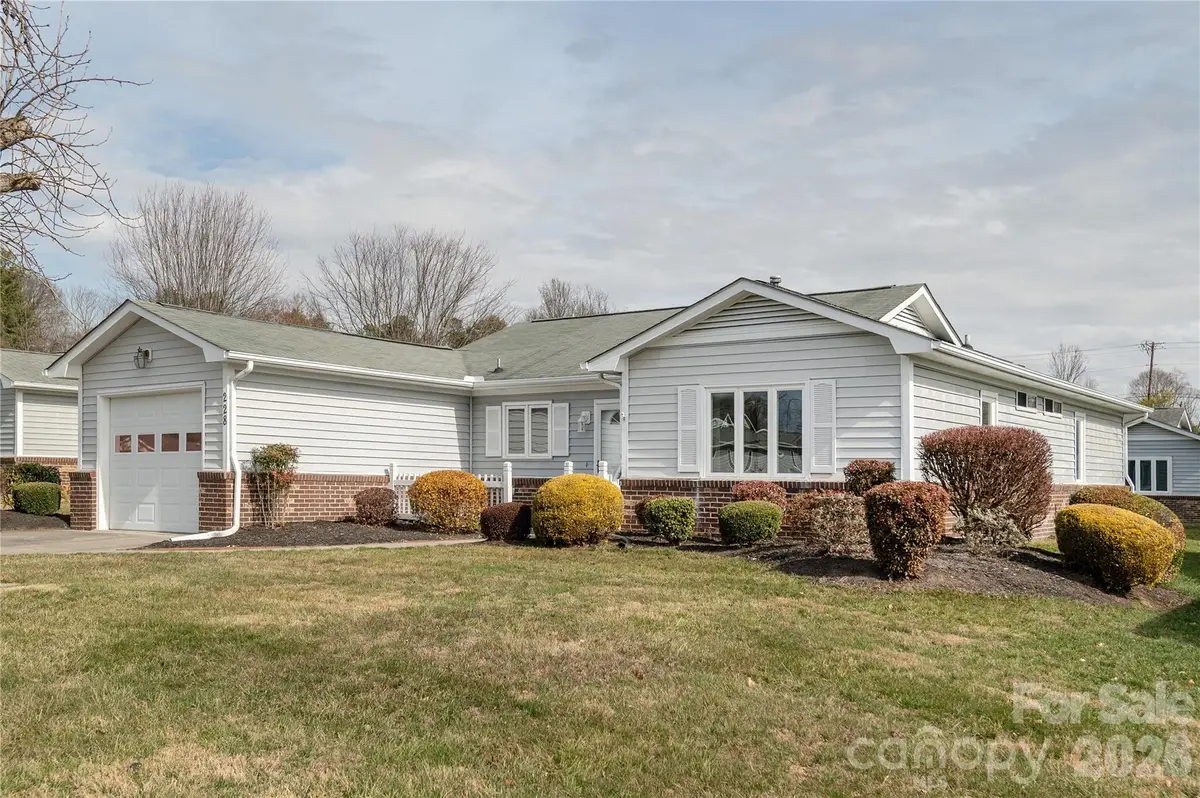 228 Dartcrest Drive, Hendersonville, NC 28792 - Image #1