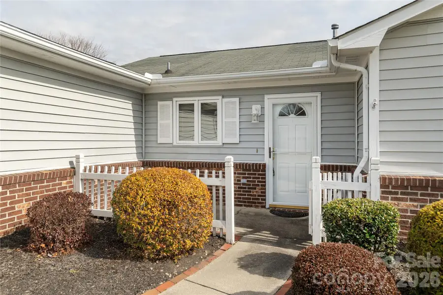 228 Dartcrest Drive, Hendersonville, NC 28792 - Image #3