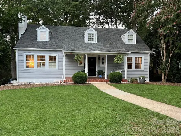 26 6th Avenue Nw, Hickory, NC 28601