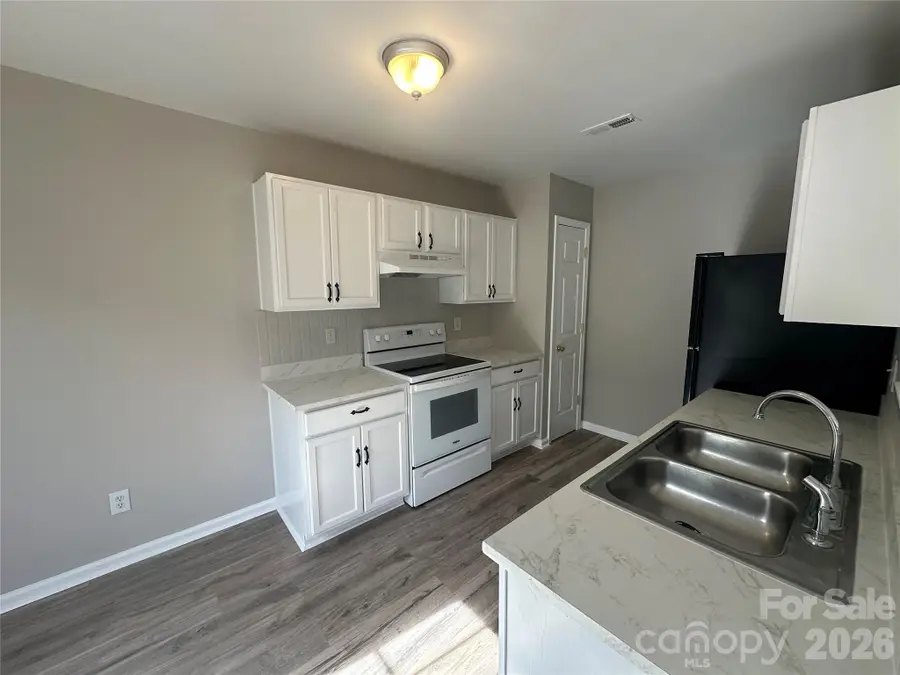 5423 Eneida Sue Drive, Charlotte, NC 28214 - Image #2