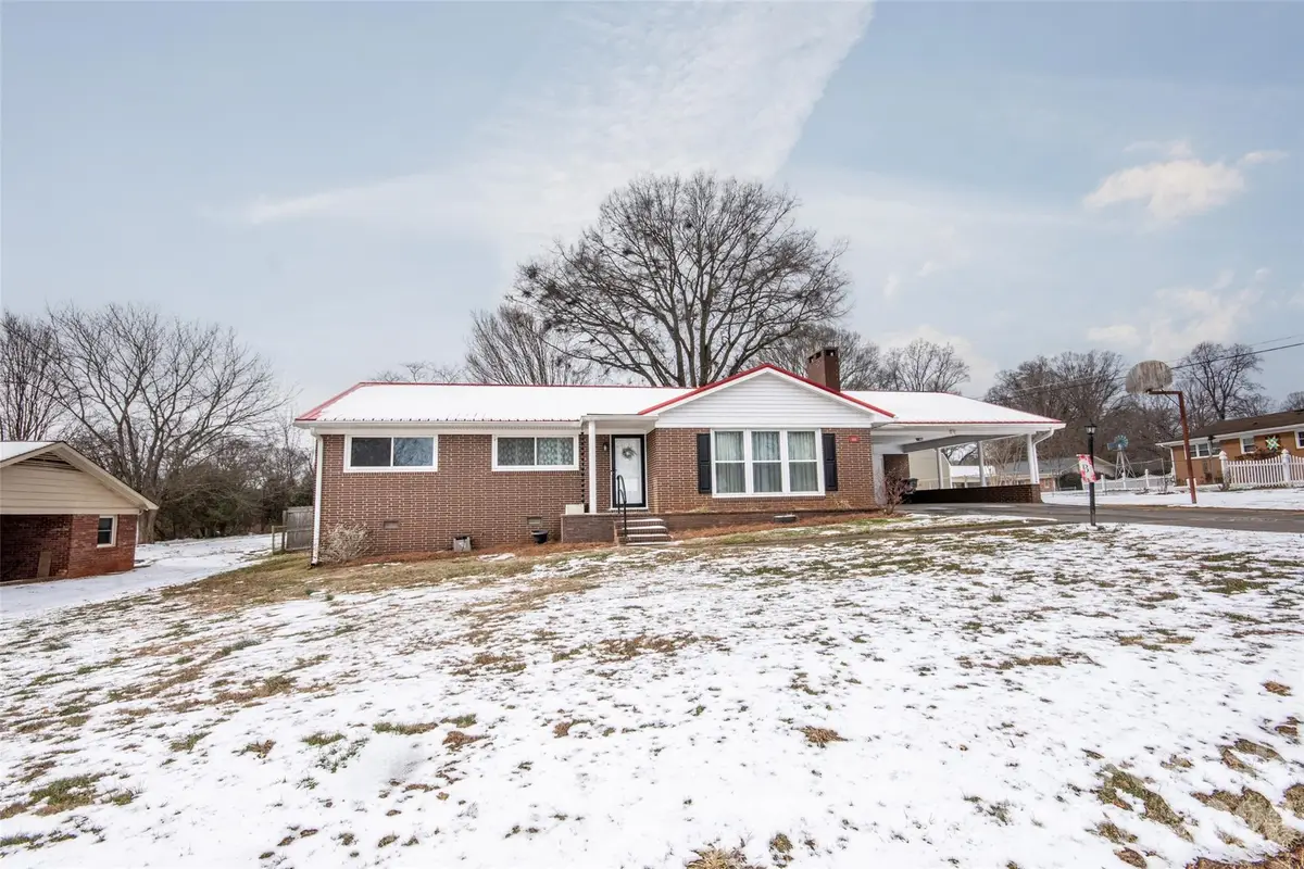 108 Robin Lane, Statesville, NC 28677 - Image #1