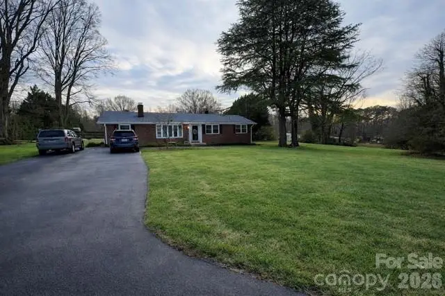 1130 27th Avenue Ne, Hickory, NC 28601 - Image #2