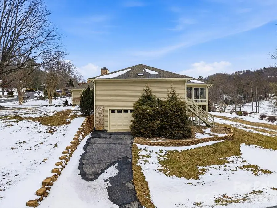 3100 Cove Loop Road, Hendersonville, NC 28739 - Image #3