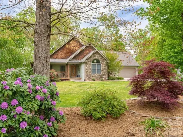 303 E Forest Place #13, Candler, NC 28715