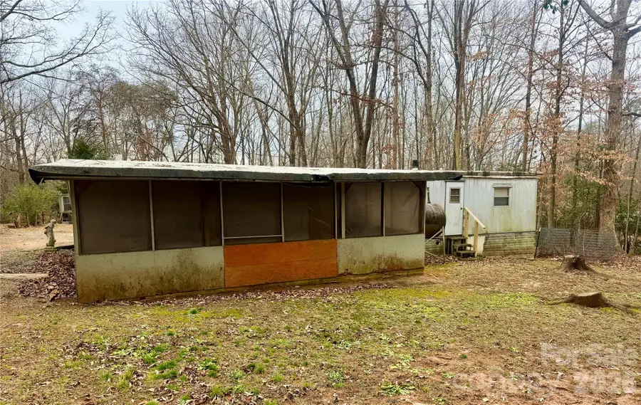 2715 39th Avenue Ne, Hickory, NC 28601 - #2