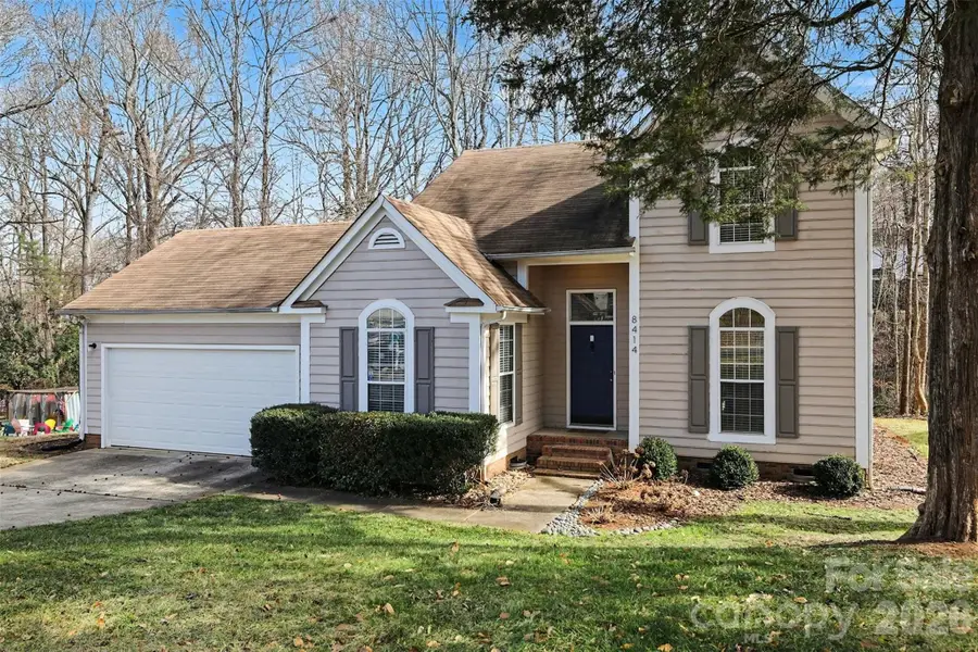 8414 Woodford Bridge Drive, Charlotte, NC 28216 - Image #2