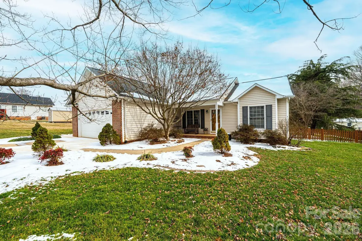 1238 Pennwood Drive, Hickory, NC 28602 - Image #1