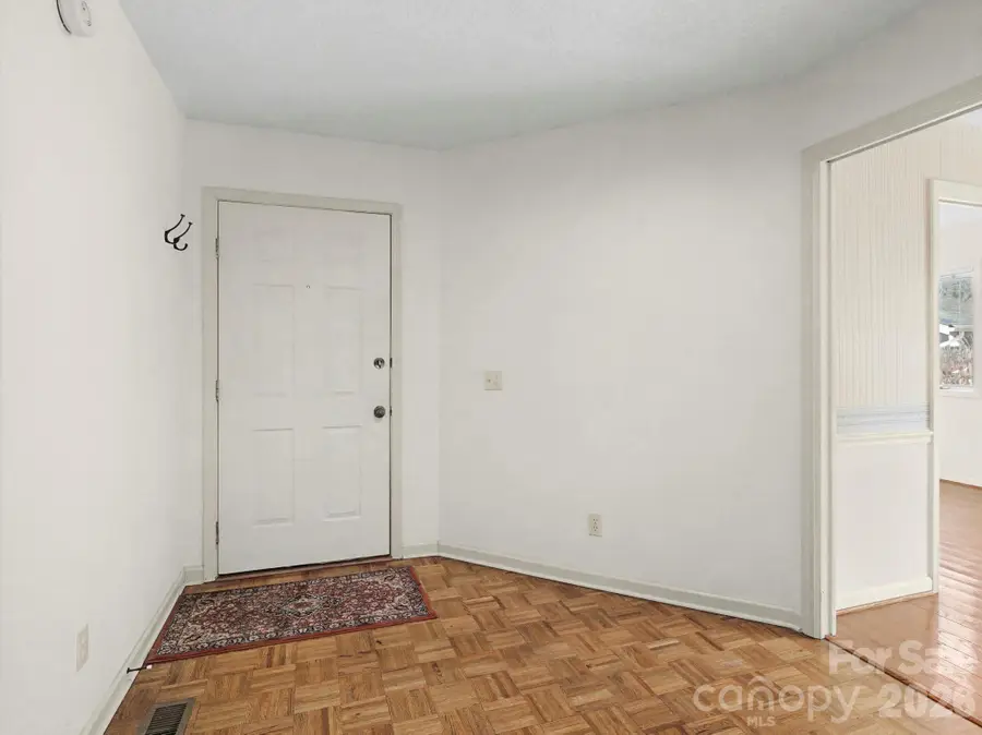 605 Red Oak Drive, Hendersonville, NC 28791 - Image #3