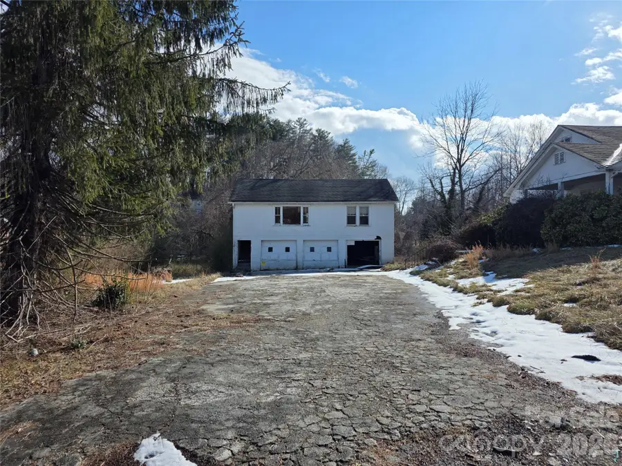 522 1st Avenue W, Hendersonville, NC 28739 - Image #2