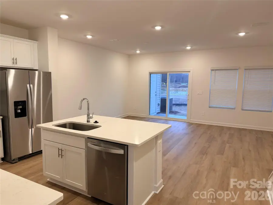 8112 Hidden Springs Trail, Charlotte, NC 28216 - Image #3