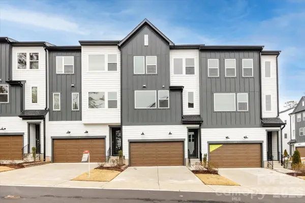 812 Flintside Lane, Charlotte, NC 28217