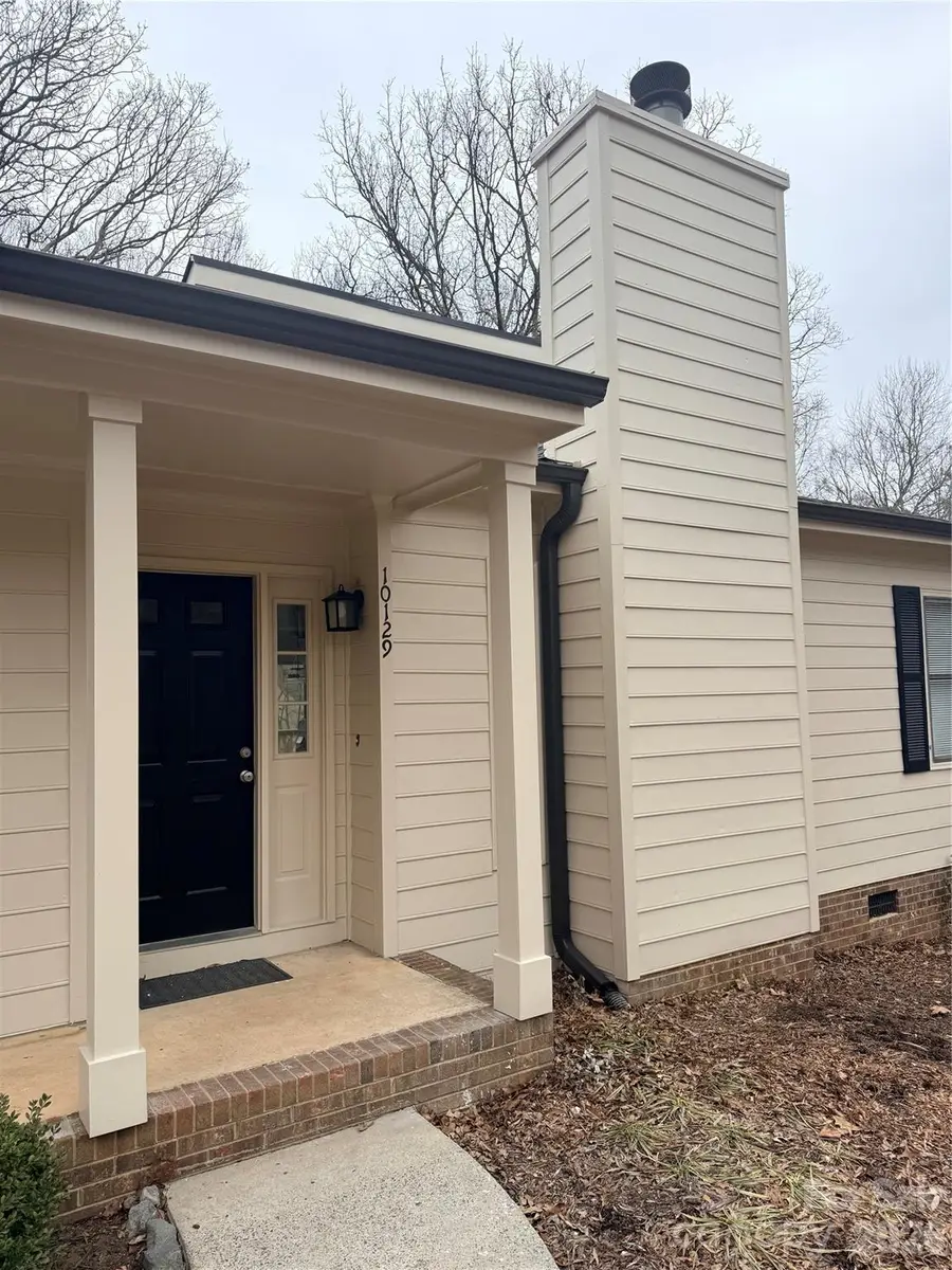 10129 Rockwood Road, Charlotte, NC 28215 - Image #2