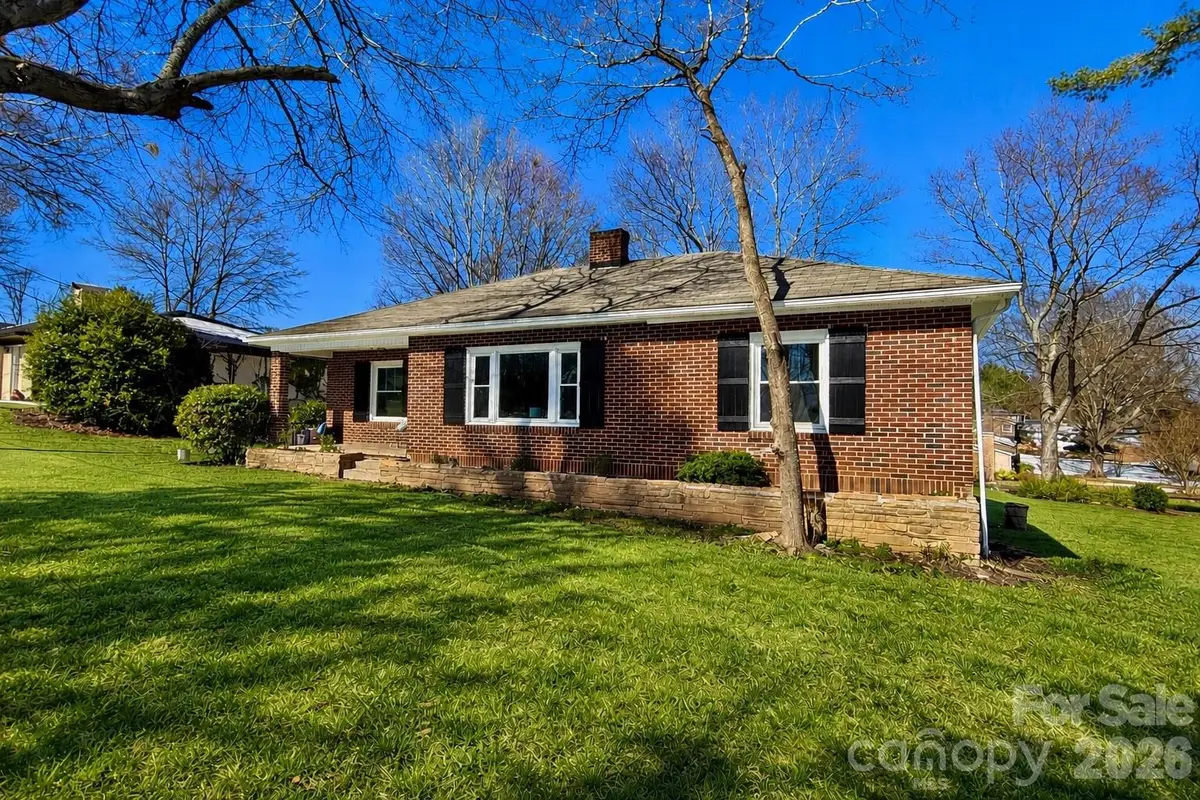 531 21st Avenue Ne, Hickory, NC 28601 - #1