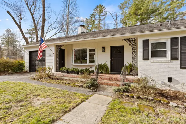 1223 Oakland Street, Hendersonville, NC 28792