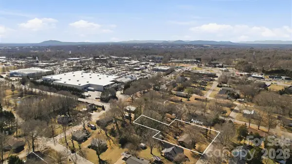 324 17th Avenue Ne, Hickory, NC 28601