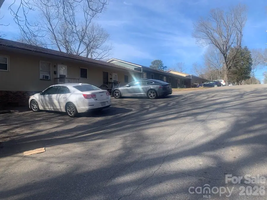 1006 3rd Street Se, Hickory, NC 28602 - #3