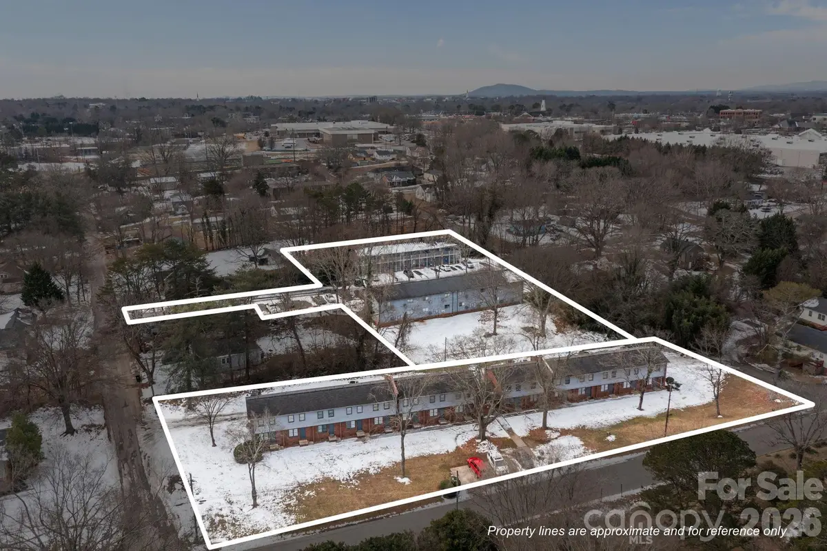 386 17th Avenue Ne, Hickory, NC 28601 - #1