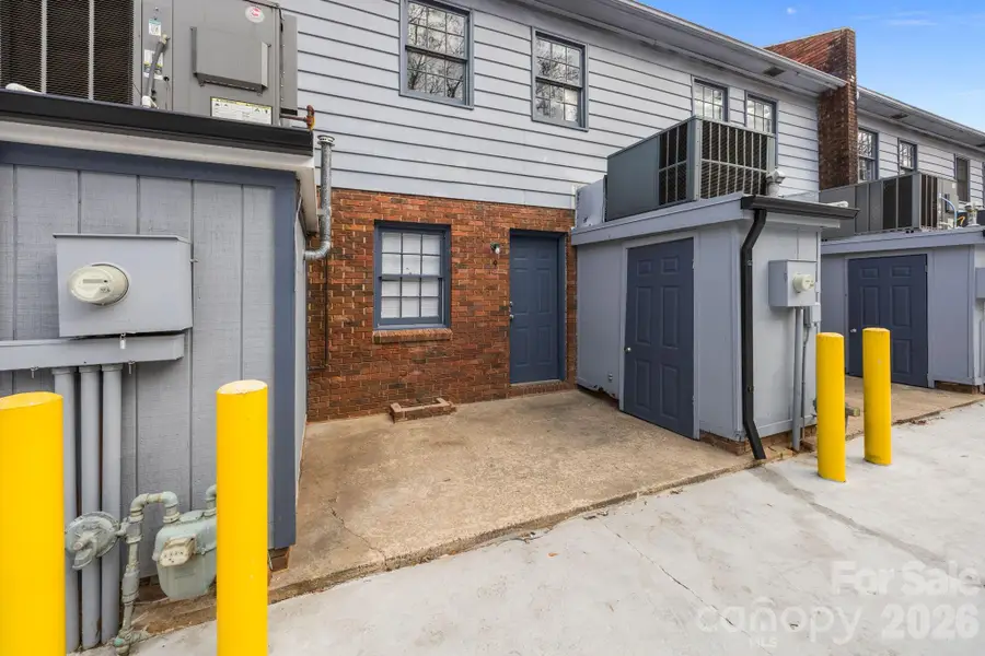 386 17th Avenue Ne, Hickory, NC 28601 - #3