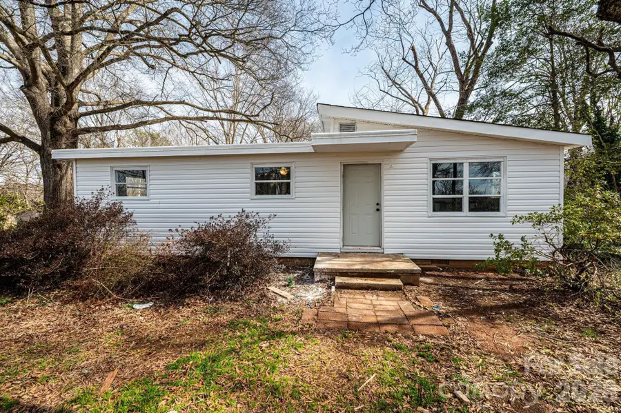 25 N Davis Avenue, Newton, NC 28658 - #3