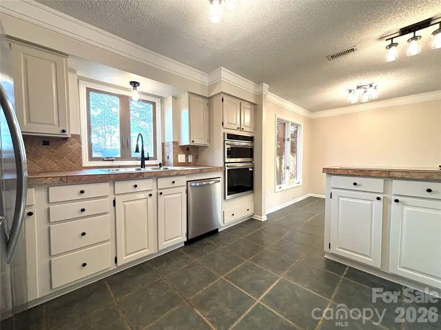 1754 12th Street Ne, Hickory, NC 28601 - #2