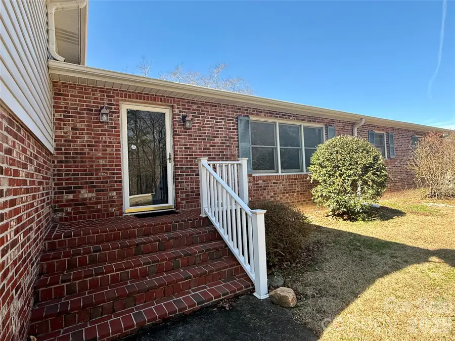 607 Edgewater Drive, Gaffney, SC 29340 - #2