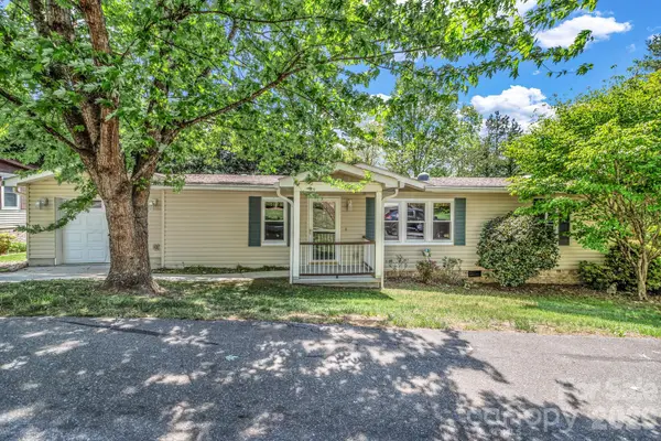 405 Deerfield Court, Hendersonville, NC 28792