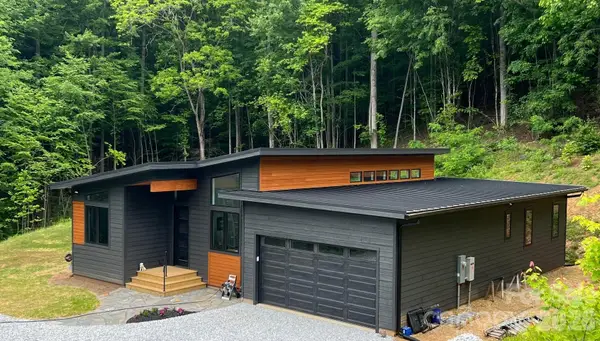 95 W Round Top Road, Bryson City, NC 28713