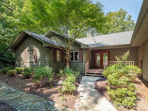 204 Greenleaf Drive, Flat Rock, NC 28731